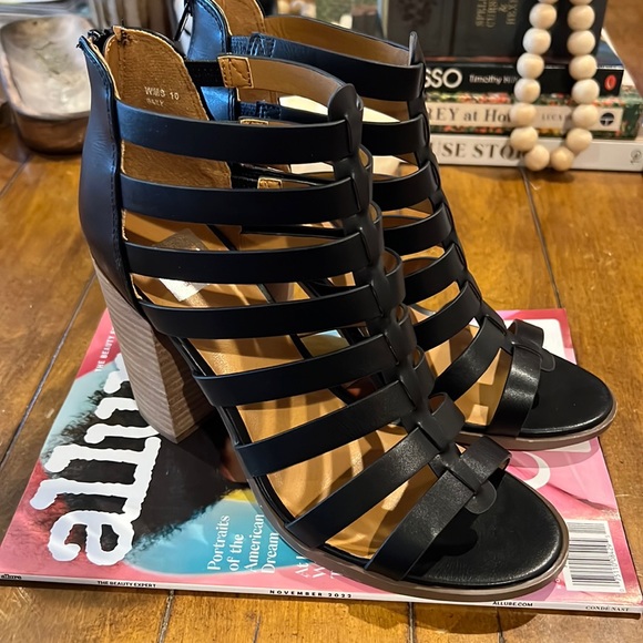 Dolce Vita Shoes - Dolce Vita Black baily block heel caged sandals size 10